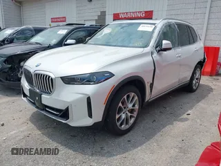 2024 BMW X5 xDrive40i z VIN 5UX23EU07R9S40743, wystawiony jako IAAI lot #40135118 z przebiegiem 303 mil mil oraz . Historia ofert i sprzedaży dostępna na DreamBid. Obrazek 19.