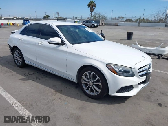 2015 Mercedes-Benz C 300 z VIN 55SWF4JB3FU091838, wystawiony jako IAAI lot #42018413 z przebiegiem 98 338 mil mil oraz . Historia ofert i sprzedaży dostępna na DreamBid. Obrazek 1.