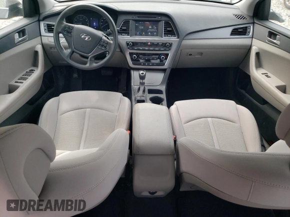2017 Hyundai Sonata 2.4L z VIN 5NPE24AF9HH568742, wystawiony jako Copart lot #59537275 z przebiegiem 132 831 mil mil oraz Szkoda całkowita • Salvage title. Historia ofert i sprzedaży dostępna na DreamBid. Obrazek 8.