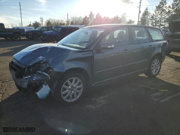 2009 Volvo V50 2.4L with VIN YV1MW382392449661, listed as a Copart auction lot 87247444 with 157,194 mi miles and Salvage Title. Bid and sale history available at carsss.com. Image 1.