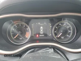 2014 Jeep Cherokee Latitude z VIN 1C4PJMCS6EW286568, wystawiony jako Copart lot #54754525 z przebiegiem 164 130 mil mil oraz Szkoda całkowita • Salvage title. Historia ofert i sprzedaży dostępna na DreamBid. Obrazek 9.
