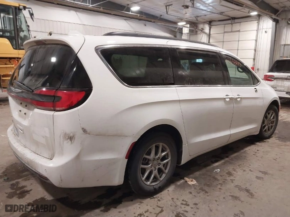 2022 Chrysler Pacifica Touring with VIN 2C4RC1FG1NR157963, listed as a IAAI auction lot 41558883 with 201,768 mi miles. Bid and sale history available at carsss.com. Image 4.