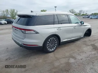 2023 Lincoln Aviator Reserve z VIN 5LM5J7WC0PGL29563, wystawiony jako IAAI lot #42219788 z przebiegiem 4 861 mil mil oraz . Historia ofert i sprzedaży dostępna na DreamBid. Obrazek 4.