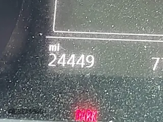 2021 Volkswagen Golf TSI z VIN 3VWG57AU4MM008113, wystawiony jako IAAI lot #42053444 z przebiegiem 24 449 mil mil oraz . Historia ofert i sprzedaży dostępna na DreamBid. Obrazek 15.