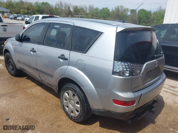 2007 Mitsubishi Outlander ES with VIN JA4MS31X17Z008178, listed as a IAAI auction lot 41809924 with 262,004 mi miles. Bid and sale history available at carsss.com. Image 3.