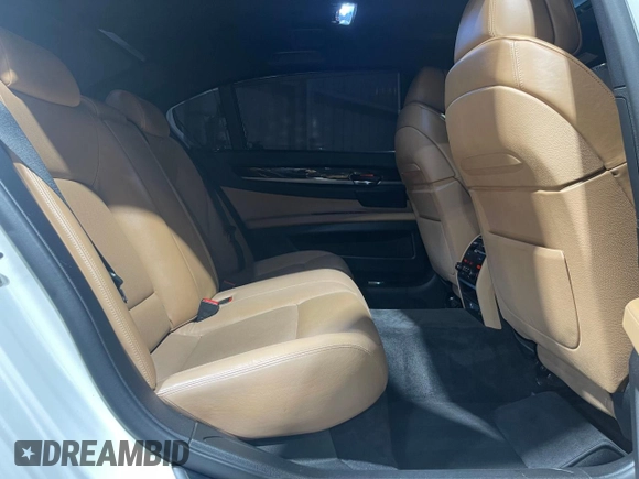 2010 BMW 7 Series 750Li z VIN WBAKB8C58ACY64395, wystawiony jako Copart lot #46757005 z przebiegiem 137 375 mil mil oraz Szkoda całkowita • Salvage title. Historia ofert i sprzedaży dostępna na DreamBid. Obrazek 6.