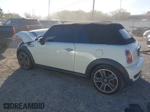 2010 MINI Convertible S z VIN WMWMS3C57ATY08721, wystawiony jako IAAI lot #41740378 z przebiegiem 122 880 mil mil oraz . Historia ofert i sprzedaży dostępna na DreamBid. Obrazek 3.
