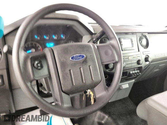 2013 Ford F-250 XL z VIN 1FDBF2B68DEB48275, wystawiony jako IAAI lot #42512434 z przebiegiem 434 130 mil mil oraz . Historia ofert i sprzedaży dostępna na DreamBid. Obrazek 14.