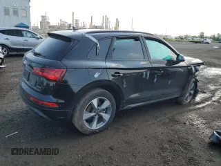 2024 Audi Q5 Komfort with VIN WA1AAAFY1R2073636, listed as a Copart auction lot 62625984 with 0 mi miles and Salvage Title. Bid and sale history available at carsss.com. Image 3.