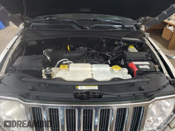 2010 Jeep Liberty Limited z VIN 1J4PN5GK3AW150858, wystawiony jako Copart lot #57888735 z przebiegiem 130 356 mil mil oraz Szkoda całkowita • Salvage title. Historia ofert i sprzedaży dostępna na DreamBid. Obrazek 11.
