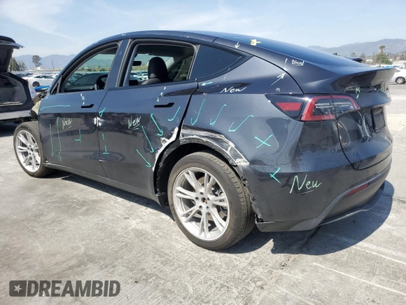 2024 Tesla Model Y Long Range z VIN 7SAYGDEE0RF024326, wystawiony jako Copart lot #52149675 z przebiegiem 34 503 mil mil oraz Szkoda całkowita • Salvage title. Historia ofert i sprzedaży dostępna na DreamBid. Obrazek 2.