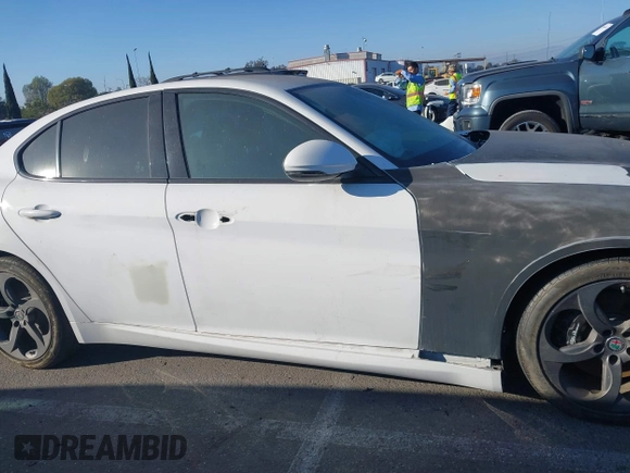 2018 Alfa Romeo Giulia with VIN ZARFAEBNXJ7566002, listed as a IAAI auction lot 41681991 with 23,167 mi miles. Bid and sale history available at carsss.com. Image 13.
