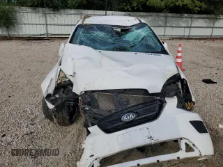 2009 Kia Rondo LX Base with VIN KNAFG528397259136, listed as a Copart auction lot 75529894 with 110,680 mi miles and Salvage Title. Bid and sale history available at carsss.com. Image 5.