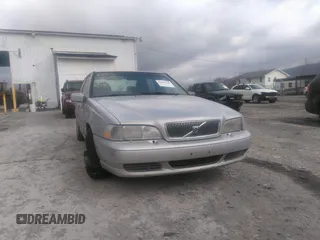 1999 Volvo S70 z VIN YV1LS55A3X1598346, wystawiony jako IAAI lot #35803246 z przebiegiem 215 097 mil mil oraz . Historia ofert i sprzedaży dostępna na DreamBid. Obrazek 6.