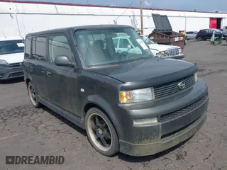 2005 Scion xB with VIN JTLKT324350196125, listed as a IAAI auction lot 40131015 with 270,688 mi miles. Bid and sale history available at carsss.com. Image 1.