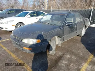 1996 Toyota Camry DX with VIN JT2BG12KXT0407961, listed as a IAAI auction lot 41511138 with 266,781 mi miles. Bid and sale history available at carsss.com. Image 2.