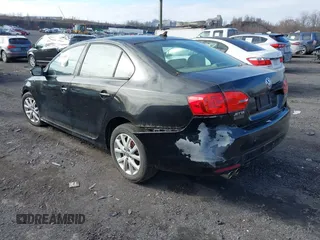 2011 Volkswagen Jetta SE with VIN 3VWDZ7AJ8BM361576, listed as a IAAI auction lot 40854087 with 174,904 mi miles and . Bid and sale history available at DreamBid. Image 3.