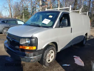2006 Chevrolet City Express Cargo z VIN 1GCEG15X261239839, wystawiony jako IAAI lot #41196866 z przebiegiem 212 938 mil mil oraz . Historia ofert i sprzedaży dostępna na DreamBid. Obrazek 2.