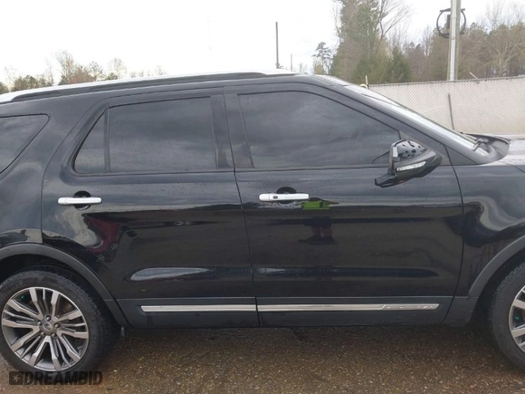 2017 Ford Explorer Platinum with VIN 1FM5K8HT9HGC91593, listed as a IAAI auction lot 41878996 with 121,932 mi miles. Bid and sale history available at carsss.com. Image 14.