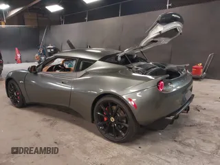2013 Lotus Evora z VIN SCCLMDSU7DHA10025, wystawiony jako IAAI lot #41298776 z przebiegiem 18 194 mil mil oraz . Historia ofert i sprzedaży dostępna na DreamBid. Obrazek 3.