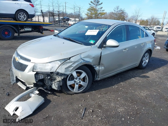 2014 Chevrolet Cruze 1LT with VIN 1G1PC5SB2E7449026, listed as a IAAI auction lot 41869826 with 117,635 mi miles. Bid and sale history available at carsss.com. Image 2.