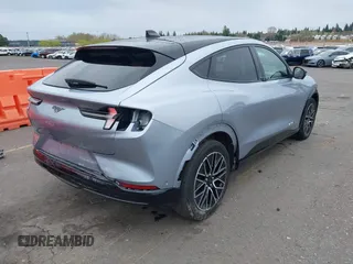 2022 Ford Mustang Mach-E Premium z VIN 3FMTK3SU4NMA04044, wystawiony jako IAAI lot #41839957 z przebiegiem 55 300 mil mil oraz . Historia ofert i sprzedaży dostępna na DreamBid. Obrazek 4.