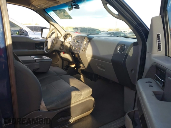 2007 Ford F-150 XLT z VIN 1FTPX14V27FB70552, wystawiony jako IAAI lot #41492410 z przebiegiem 247 114 mil mil oraz . Historia ofert i sprzedaży dostępna na DreamBid. Obrazek 5.
