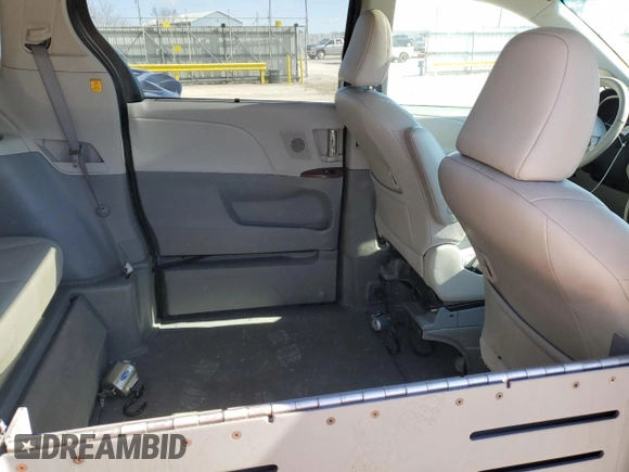 2011 Toyota Sienna XLE AAS с VIN 5TDYK3DC2BS096636, выставлен на аукционе Copart как лот 39746143 с пробегом 77 793 миль миль и На запчасти • Non repairable. История ставок и продаж доступна на DreamBid. Изображение 11.
