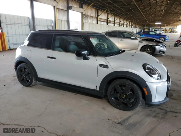 2022 MINI Hardtop 2 Door Cooper SE with VIN WMW13DJ08N2R93418, listed as a Copart auction lot 84707314 with 23,586 mi miles and Salvage Title. Bid and sale history available at carsss.com. Image 4.