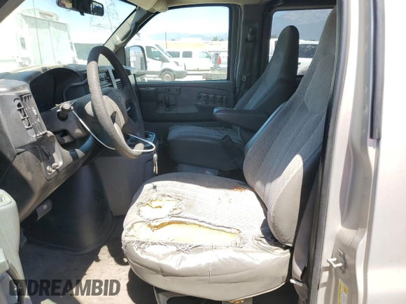2007 Chevrolet Express Passenger with VIN 1GAHG39U871190066, listed as a Copart auction lot 57879915 with 250,921 mi miles and Clean title. Bid and sale history available at DreamBid. Image 7.