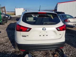 2019 Nissan Rogue S z VIN JN1BJ1CP3KW520748, wystawiony jako IAAI lot #41080393 z przebiegiem 42 117 mil mil oraz . Historia ofert i sprzedaży dostępna na DreamBid. Obrazek 16.