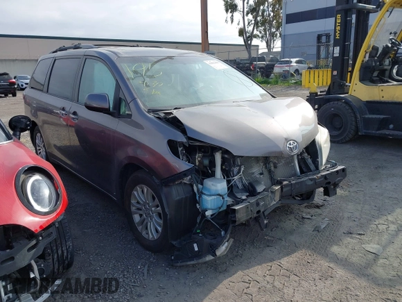 2015 Toyota Sienna XLE with VIN 5TDYK3DC6FS660410, listed as a IAAI auction lot 41801496 with 81,755 mi miles. Bid and sale history available at carsss.com. Image 1.