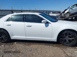 2016 Chrysler 300 Limited with VIN 2C3CCAAG2GH211782, listed as a IAAI auction lot 41718191 with 127,836 mi miles. Bid and sale history available at carsss.com. Image 13.