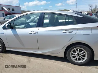 2017 Toyota Prius Plus z VIN JTDKARFP1H3001327, wystawiony jako IAAI lot #41895059 z przebiegiem 91 821 mil mil oraz . Historia ofert i sprzedaży dostępna na DreamBid. Obrazek 13.