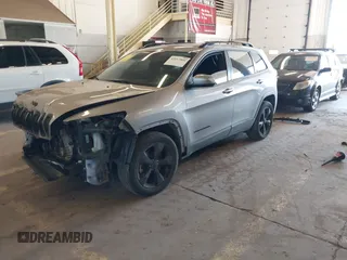 2018 Jeep Cherokee Latitude z VIN 1C4PJLCB3JD542813, wystawiony jako IAAI lot #42017804 z przebiegiem 106 825 mil mil oraz . Historia ofert i sprzedaży dostępna na DreamBid. Obrazek 18.
