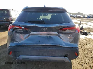 2022 Toyota Corolla Cross XLE z VIN 7MUDAABG5NV034976, wystawiony jako Copart lot #42742615 z przebiegiem 24 642 mil mil oraz Szkoda całkowita • Salvage title. Historia ofert i sprzedaży dostępna na DreamBid. Obrazek 6.