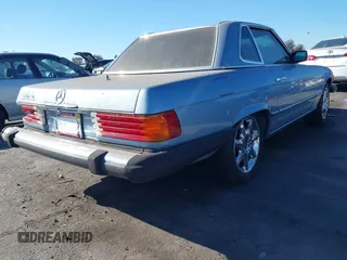 1985 Mercedes-Benz 380 z VIN WDBBA45C6FA020254, wystawiony jako IAAI lot #41254573 z przebiegiem 74 344 mil mil oraz . Historia ofert i sprzedaży dostępna na DreamBid. Obrazek 4.