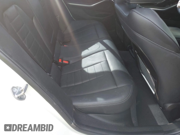2019 BMW 3 Series 330i z VIN 3MW5R1J57K8A03673, wystawiony jako IAAI lot #41672322 z przebiegiem 72 083 mil mil oraz . Historia ofert i sprzedaży dostępna na DreamBid. Obrazek 8.