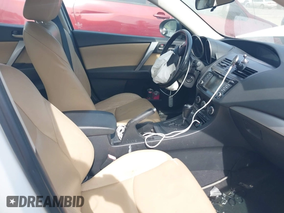2013 Mazda 3 i Grand Touring z VIN JM1BL1W78D1816321, wystawiony jako IAAI lot #42225518 z przebiegiem 231 121 mil mil oraz . Historia ofert i sprzedaży dostępna na DreamBid. Obrazek 5.