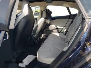 2014 Tesla Model S 60 z VIN 5YJSA1H11EFP30596, wystawiony jako IAAI lot #42235901 z przebiegiem 143 837 mil mil oraz . Historia ofert i sprzedaży dostępna na DreamBid. Obrazek 8.