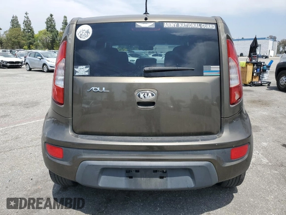 2013 Kia Soul + z VIN KNDJT2A62D7532020, wystawiony jako Copart lot #55184065 z przebiegiem 177 074 mil mil oraz Szkoda całkowita • Salvage title. Historia ofert i sprzedaży dostępna na DreamBid. Obrazek 6.