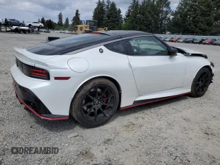 2024 Nissan Z Nismo z VIN JN1BZ4CH6RM361913, wystawiony jako Copart lot #55568264 z przebiegiem 482 mil mil oraz Szkody całkowita. Historia ofert i sprzedaży dostępna na DreamBid. Obrazek 3.