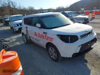 2015 Kia Soul with VIN KNDJN2A21F7798011, listed as a IAAI auction lot 41235575 with 111,402 mi miles. Bid and sale history available at carsss.com. Image 1.