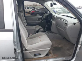 2008 Chevrolet TrailBlazer LT w/1LT with VIN 1GNDS13S482215189, listed as a IAAI auction lot 41605345 with 195,001 mi miles. Bid and sale history available at carsss.com. Image 5.