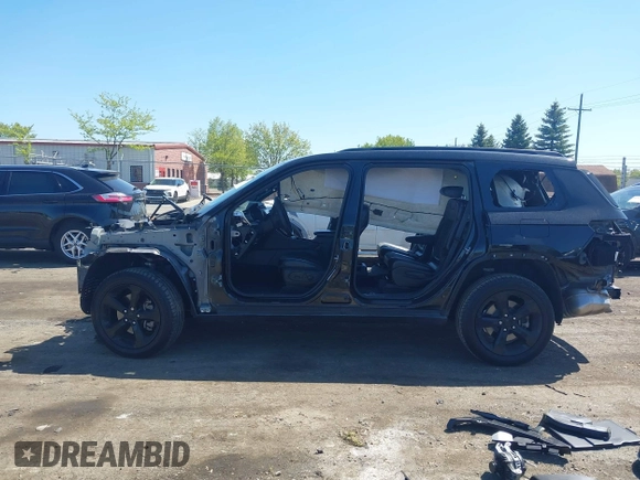 2022 Jeep Grand Cherokee Altitude z VIN 1C4RJJAG0N8529074, wystawiony jako IAAI lot #42242145 z przebiegiem Nie podano mil oraz . Historia ofert i sprzedaży dostępna na DreamBid. Obrazek 14.