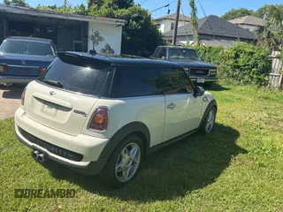 2007 MINI Hardtop S with VIN WMWMF73527TL89620, listed as a Copart auction lot 52344035 with 105,600 mi miles and Clean Title. Bid and sale history available at DreamBid. Image 4.