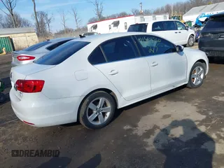 2014 Volkswagen Jetta TDI w/Premium/Nav with VIN 3VWLL7AJ0EM281741, listed as a IAAI auction lot 41508560 with 148,000 mi miles and . Bid and sale history available at DreamBid. Image 4.