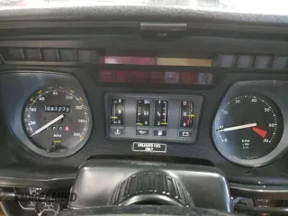 1988 Jaguar XJS z VIN SAJNV5843JC147927, wystawiony jako Copart lot #58988575 z przebiegiem 81 239 mil mil oraz Tytuł czysty. Historia ofert i sprzedaży dostępna na DreamBid. Obrazek 9.