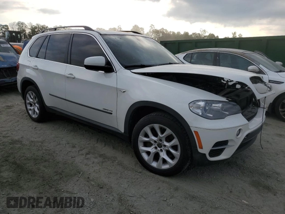 2012 BMW X5 50i with VIN 5UXZV8C57CL425425, listed as a Copart auction lot 55846475 with 70,960 mi miles and Salvage title. Bid and sale history available at DreamBid. Image 4.