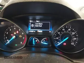2018 Ford Escape SE z VIN 1FMCU9GD0JUC25636, wystawiony jako IAAI lot #40996760 z przebiegiem 70 097 mil mil oraz . Historia ofert i sprzedaży dostępna na DreamBid. Obrazek 7.